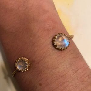 Elegant Gold and Opalescent Bracelet